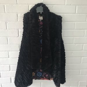 Fluffy and Dressy Soft Vest - L